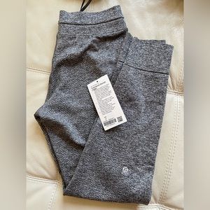 Lululemon Engineered Warmth Jogger Graphite Grey/ White, sz4